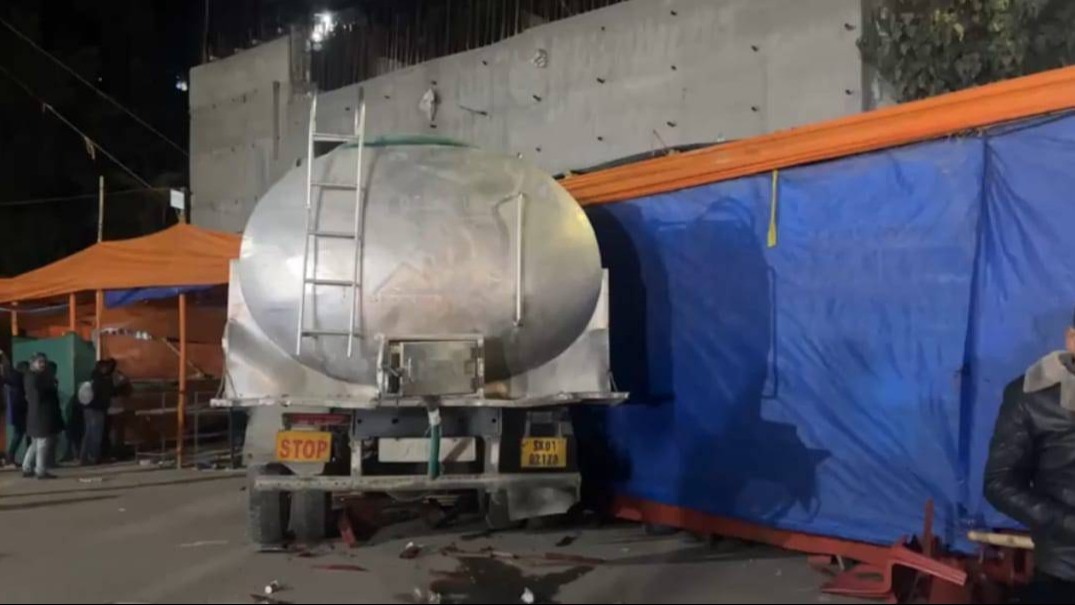 गंगटोक में दूध के टैंकर ने भीड़ को रौंदा, 3 लोगों की मौत और 16 घायल