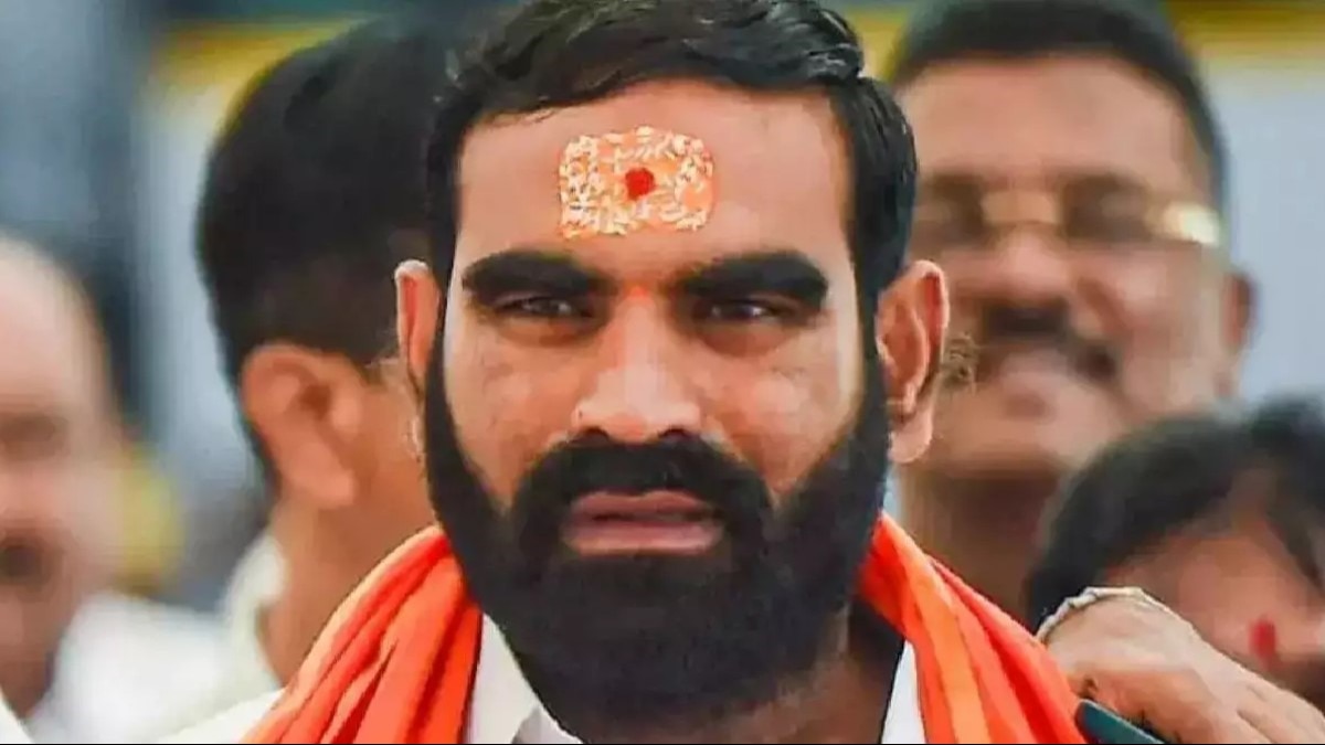 शिंदे सेना के विधायक संतोष बांगर स्कूली छात्रों को दी गई अजीबोगरीब सलाह को लेकर विवादों में हैं. (File Photo)