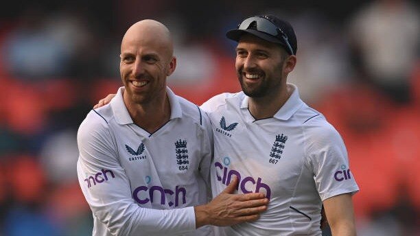 Ind vs Eng, Jack Leach: इंग्लैंड को लगा तगड़ा झटका, भारत के खिलाफ सीरीज से बाहर हुए जैक लीच