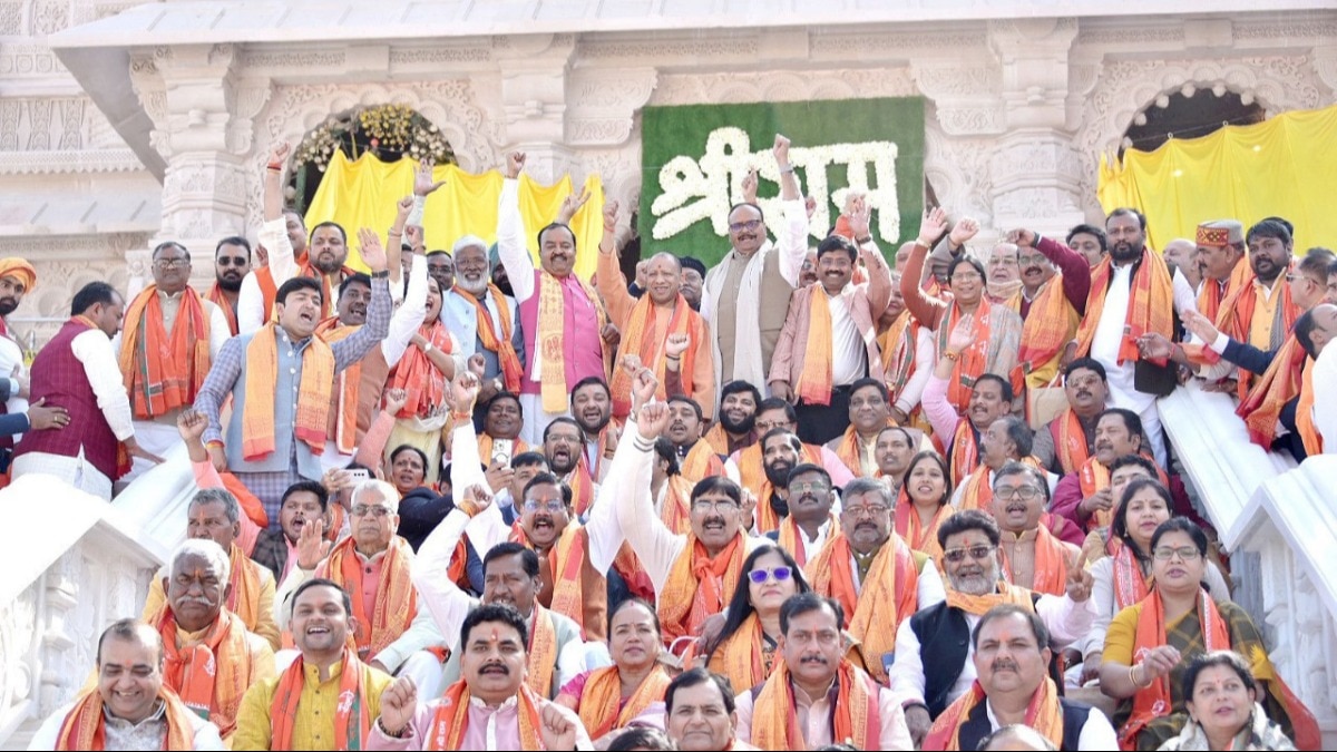 पूरी कैबिनेट के साथ जब राम मंदिर पहुंचे CM योगी तब ऐसे किया गया क्राउड कंट्रोल