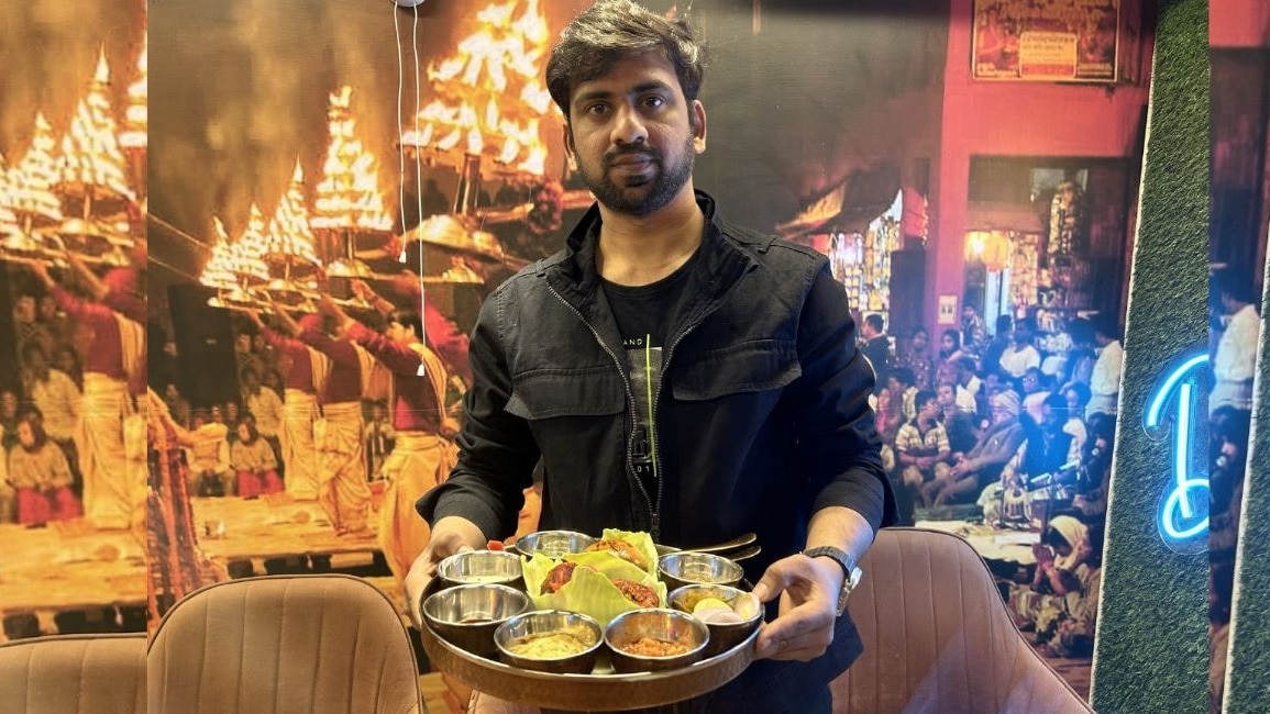 पिछड़ा गांव, बिजली नहीं लेकिन बने मर्चेंट इंजीनियर, रेस्टोरेंट के जरिए गांव की तस्वीर बदलने की कोशिश