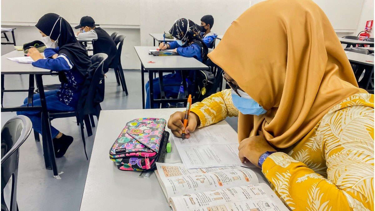 देश मुस्लिम बाहुल्य लेकिन हिजाब नहीं पहन सकतीं स्कूली छात्राएं, सरकार ने लगाया बैन