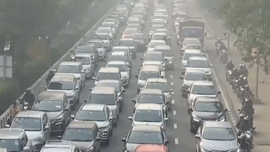 Heavy traffic at Delhi Borders Live: गाजीपुर-टिकरी-शंभू और सिंघु... बॉर्डर ब्लॉक, सड़कें जाम, किसान आंदोलन से मचा कोहराम