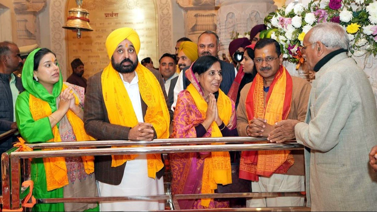 अरविंद केजरीवाल, राम मंदिर उद्घाटन का न्योता पाकर बाद में जाकर पूरे परिवार के साथ दर्शन का वादा पूरे करने वाले पहले नेता बन गये हैं