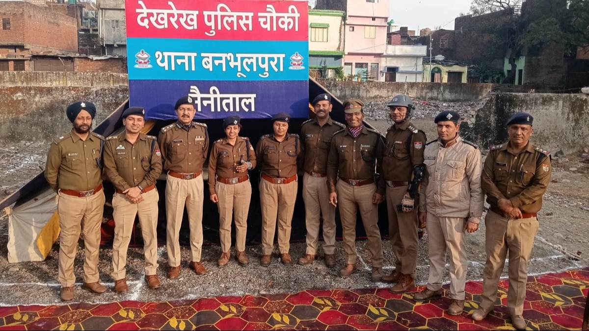 विवादित स्थान पर बनी देखरेख पुलिस चौकी.
