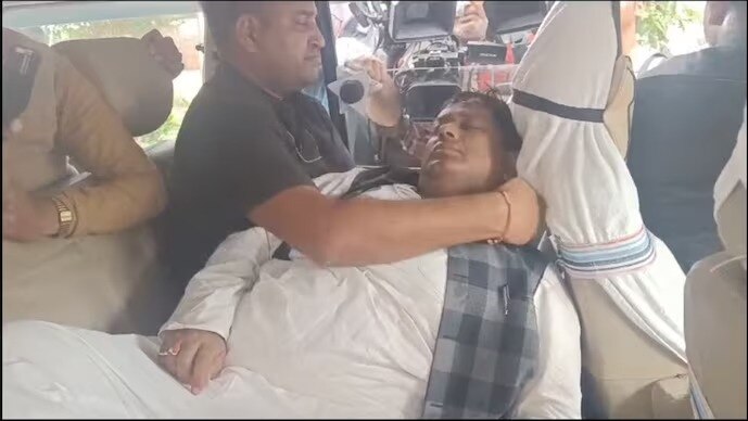 बंगाल: धक्का-मुक्की में गाड़ी से गिरकर घायल हुए बीजेपी प्रदेश अध्यक्ष, ममता सरकार के खिलाफ कर रहे थे प्रदर्शन