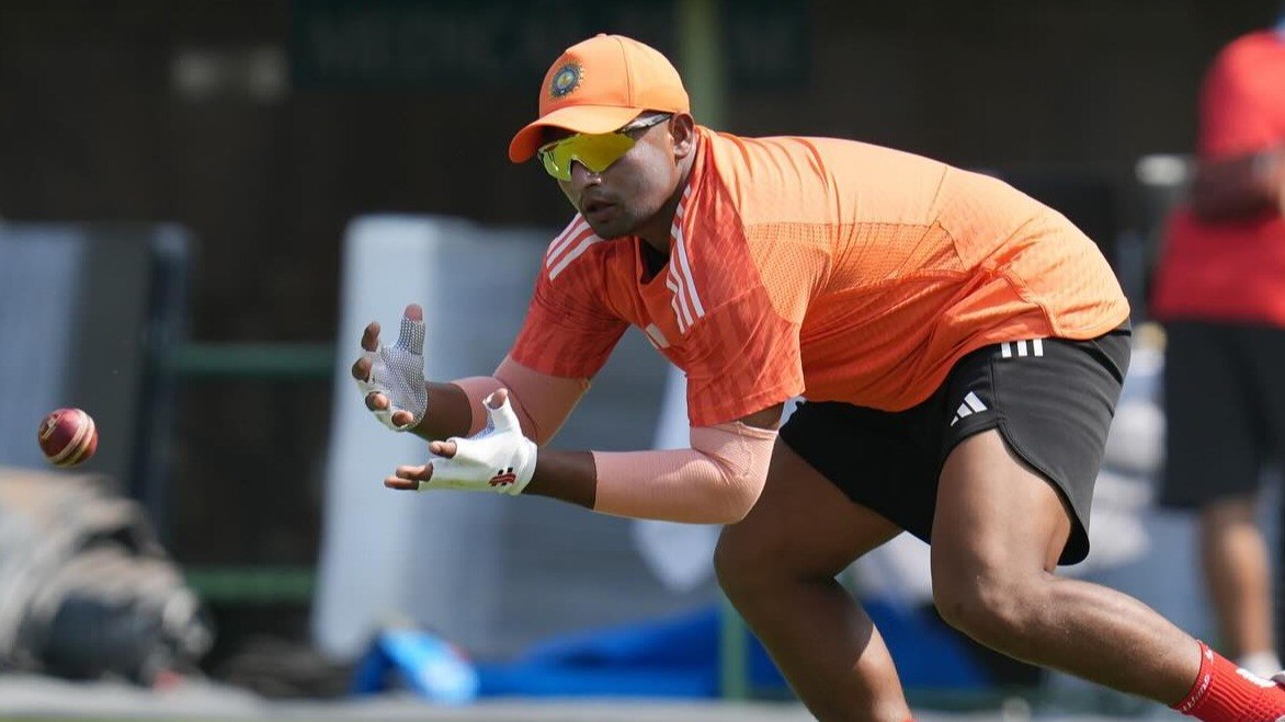 IND vs ENG Live Score 3rd Test Day: राजकोट में भारत की पहले बल्लेबाजी, सरफराज खान-ध्रुव जुरेल का डेब्यू, अक्षर पटेल बाहर