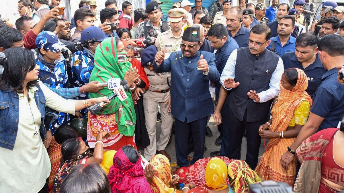 संदेशखाली की ग्राउंड रिपोर्ट, महिलाओं के आरोप, बीजेपी-टीएमसी की सियासी जंग और गवर्नर की SIT... 10 प्वाइंट में समझें पूरा मामला 