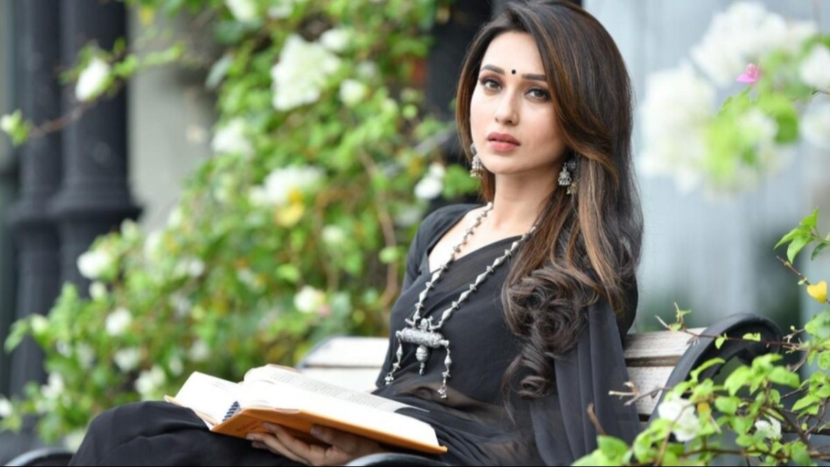 मिमी चक्रवर्ती ने पद से इस्तीफा दे दिया है