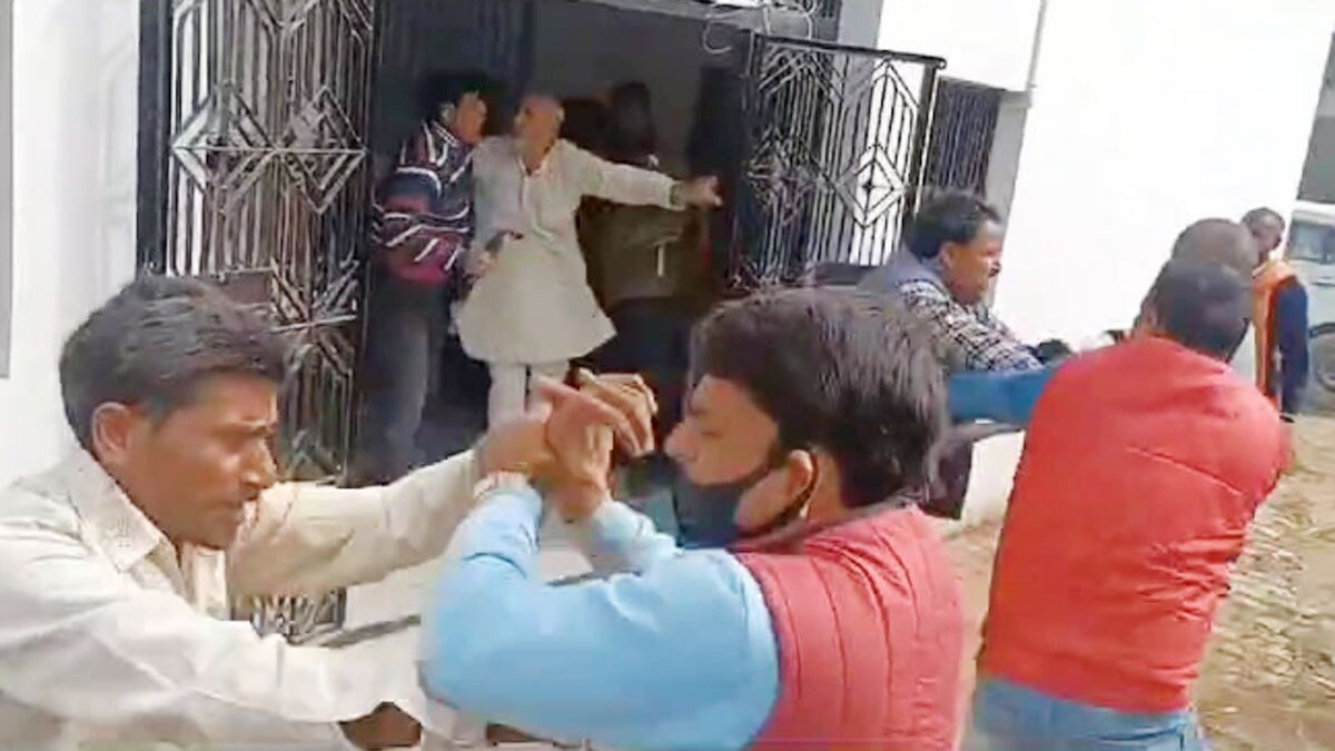 जमीन का पैमाना को लेकर दो पक्षों में हुई मारपीट