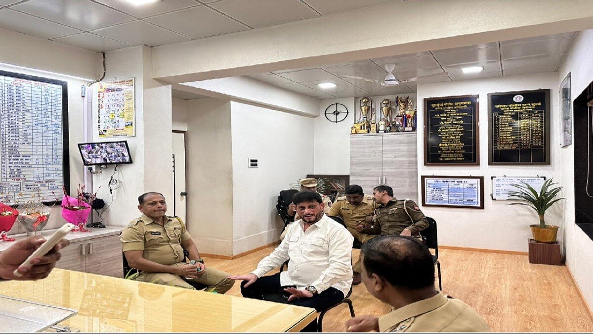 पुलिस हिरासत में वारिस पठान