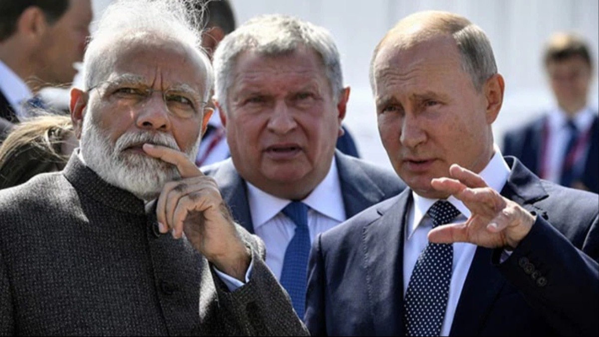 भारत आने वाले रूसी तेल के टैंकरों का दक्षिण कोरिया-मलेशिया के तट पर लगा अंबार, क्या है वजह?