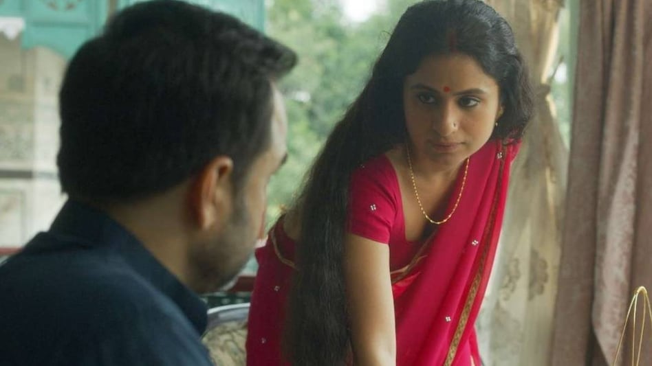 मिर्जापुर के एक सीन में रसिका दुग्गल मिर्जापुर के एक सीन में रसिका दुग्गल