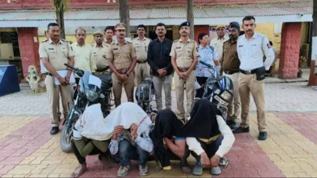 पुलिस की गिरफ्त में आरोपी. 