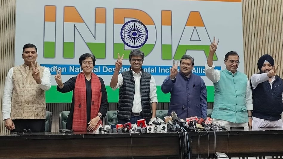 कांग्रेस और AAP ने संयुक्त पीसी में लोकसभा चुनाव 2024 के लिए गठबंधन का ऐलान किया. (Photo: Aaj Tak) कांग्रेस और AAP ने संयुक्त पीसी में लोकसभा चुनाव 2024 के लिए गठबंधन का ऐलान किया. (Photo: Aaj Tak)