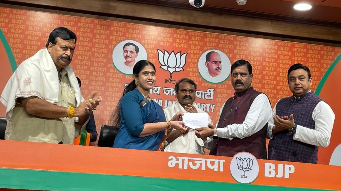 तमिलनाडु की कांग्रेस विधायक विजयाधरानी बीजेपी में शामिल हुए