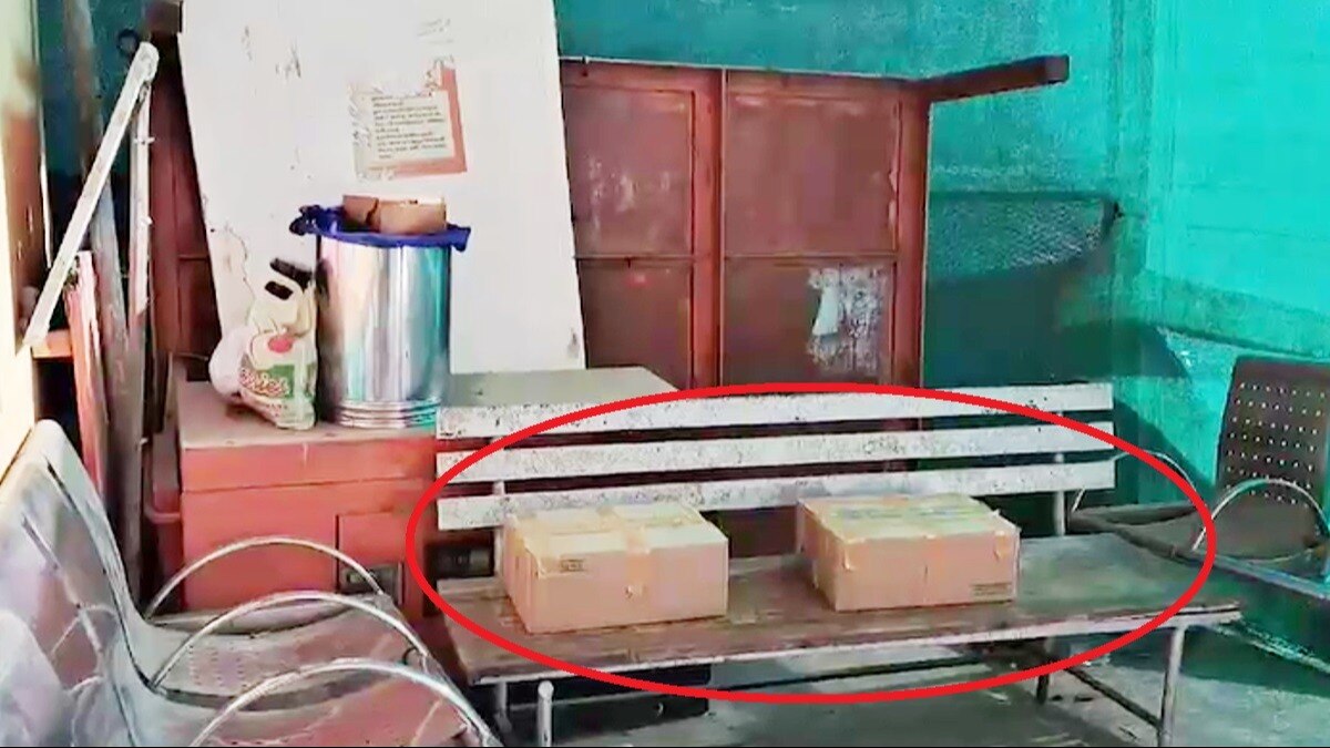 कल्याण रेलवे स्टेशन पर डेटोनेटर बॉक्स.