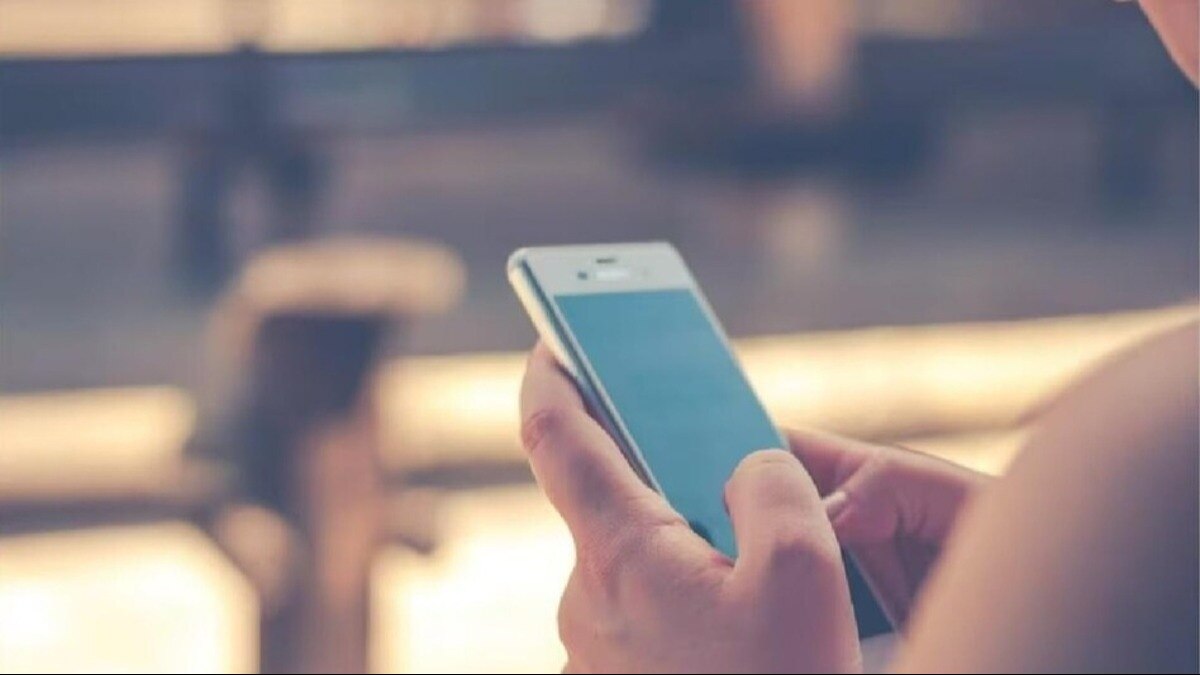 Dating App पर दोस्ती, शादी का प्रस्ताव... फिर  58 साल की महिला से 8.25 लाख रुपये की ठगी