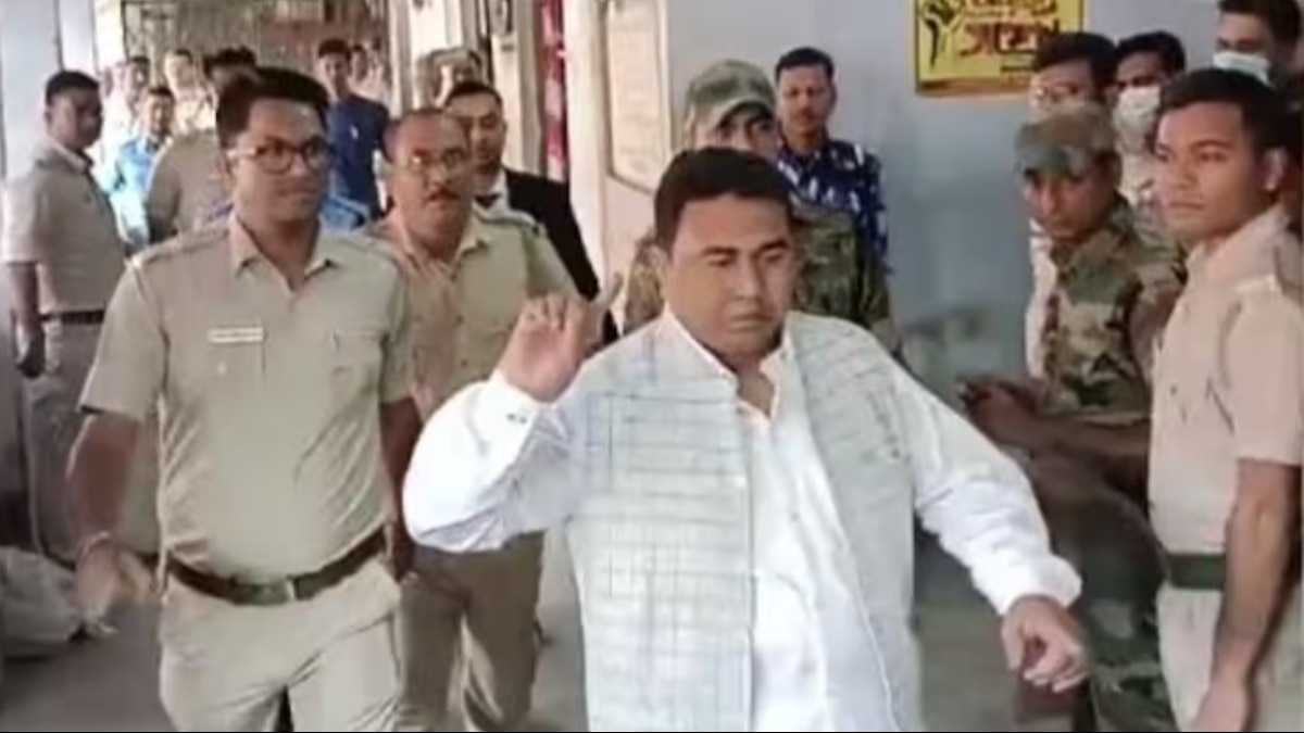 तृणमूल कांग्रेस ने अपने विवादित नेता शेख शाहजहां को 6 साल के लिए पार्टी से निलंबित किया. (ANI Photo)