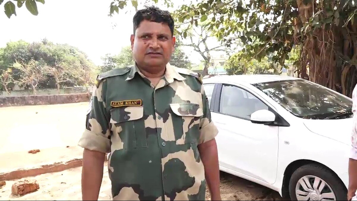 साइबर पुलिस से शिकायत करने पहुंचा बीएसएफ जवान. 