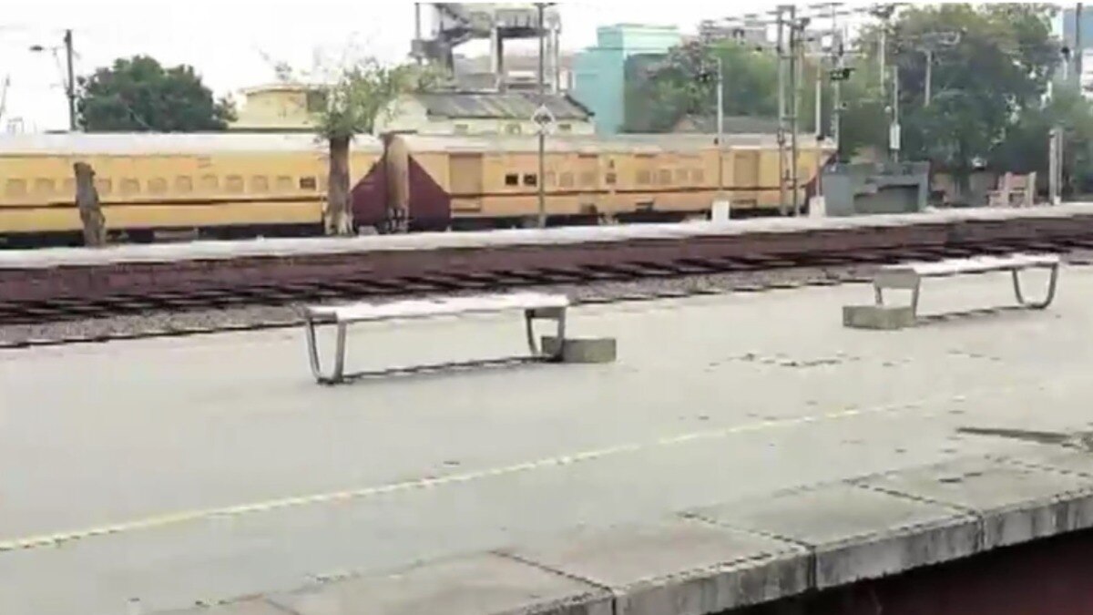 फरीदाबाद रेलवे स्टेशन.