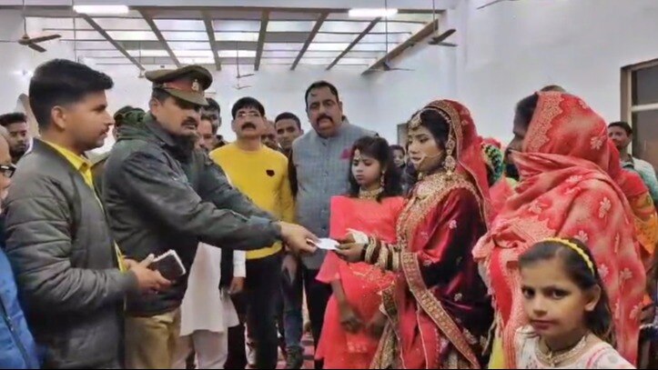 उरई: पुलिसवालों ने कराई शादी 