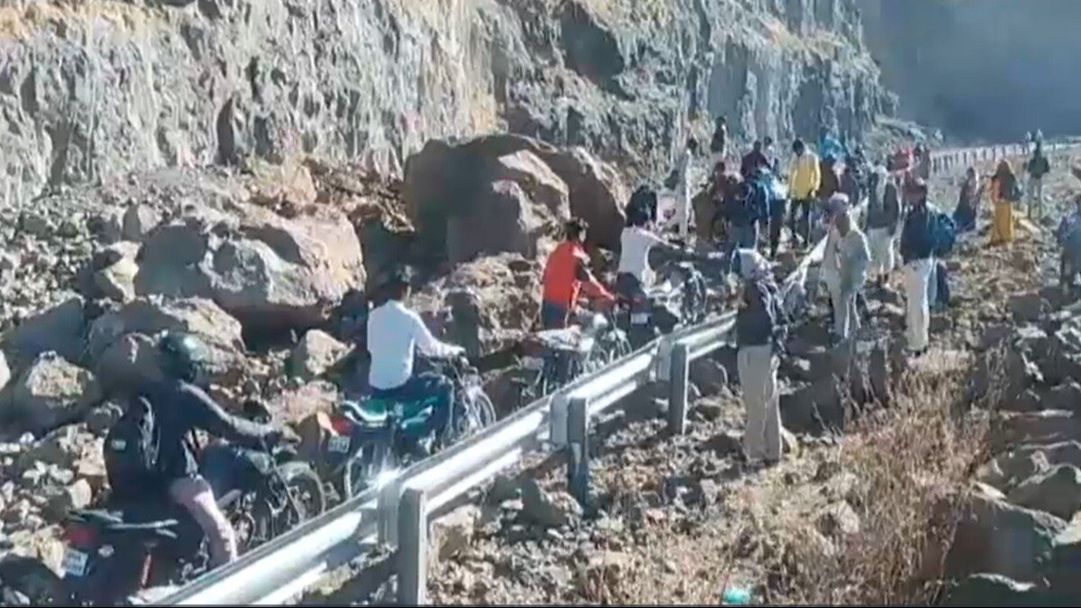 खगरोन में भूस्खलन