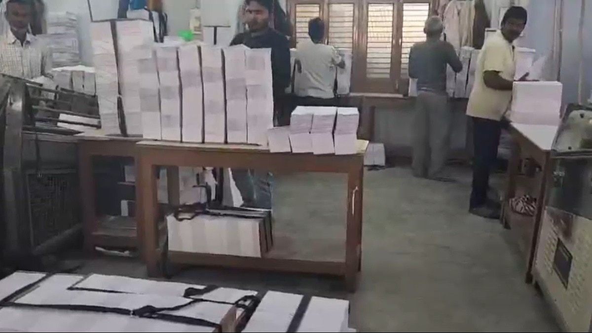 गीता प्रेस में किताबों की छपाई