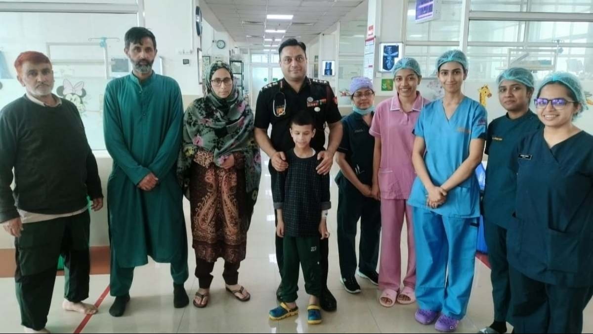 बिना सर्जरी 8 वर्षीय बच्चे का किया ट्रांसकैथेटर.