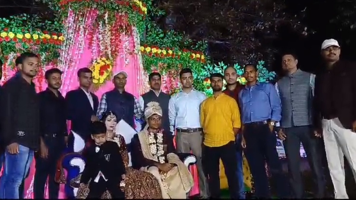 शहीद की बहन की शादी में शामिल हुए भारतीय वायु सेना के गरुड़ कमांडो. 