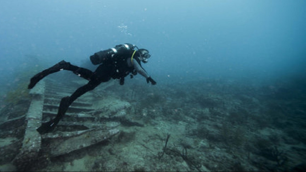 यहां झील में मिली 200 महंगी घड़ियां, घूमने आए लोगों को डाइवर ने दी हिदायत