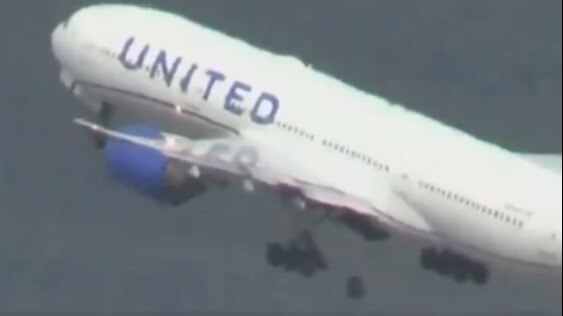 उड़ान भरते ही Plane का पहिया निकलकर जमीन पर गिरा, वीडियो वायरल