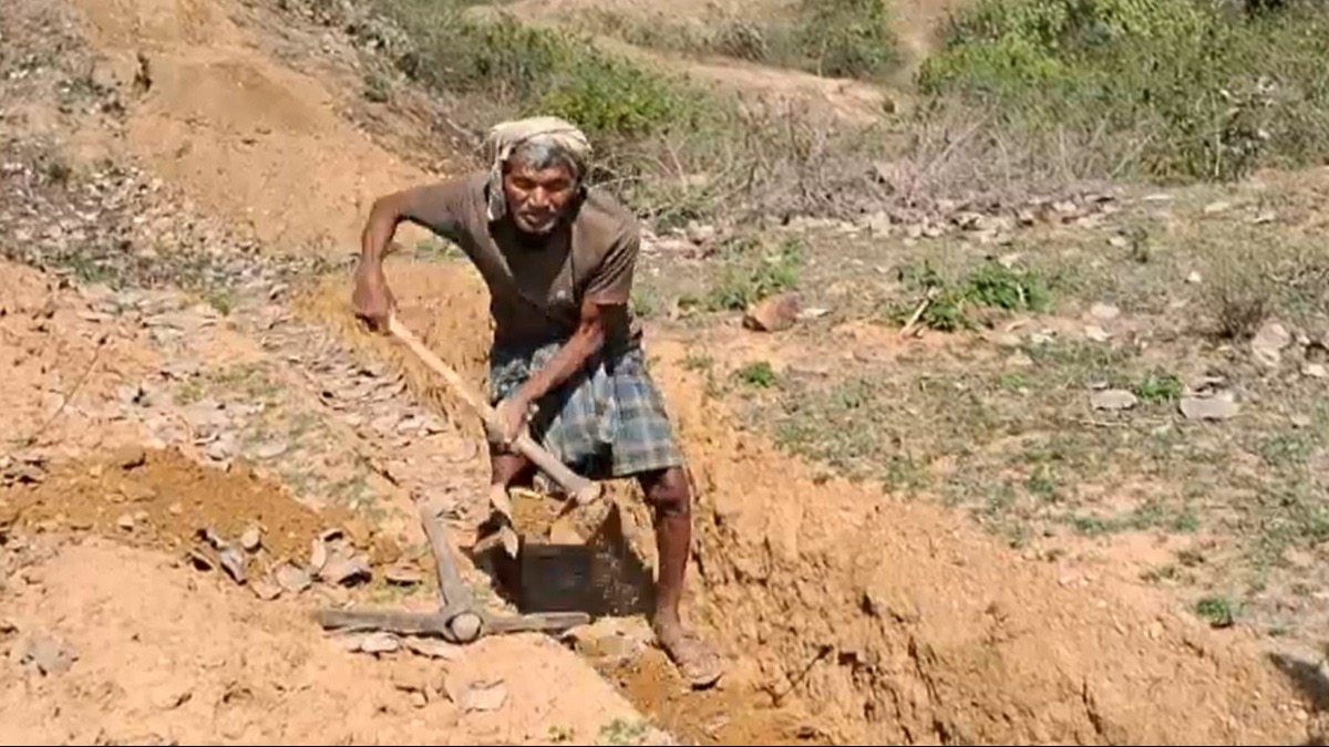 गया के कैनाल मैन लौंगी भुइंया