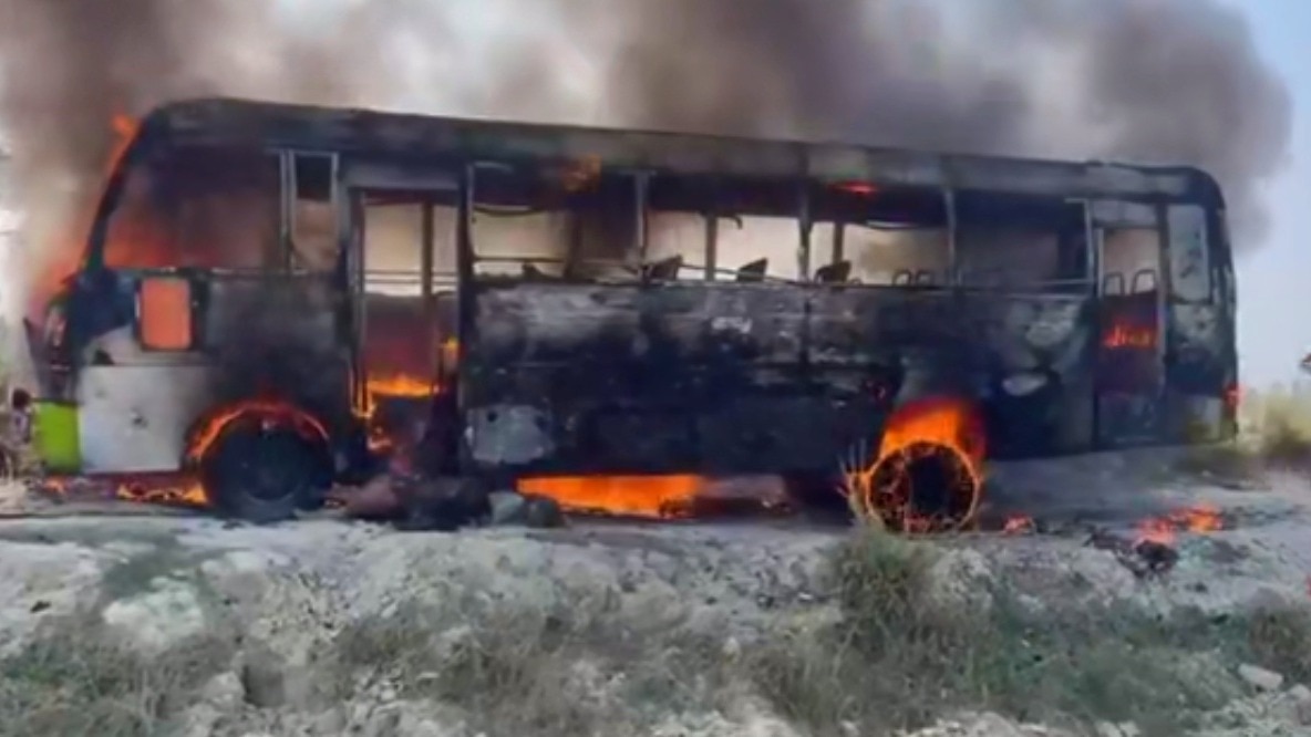 गाजीपुर: बस में लगी भीषण आग, मंजर देख सिहर उठे लोग 