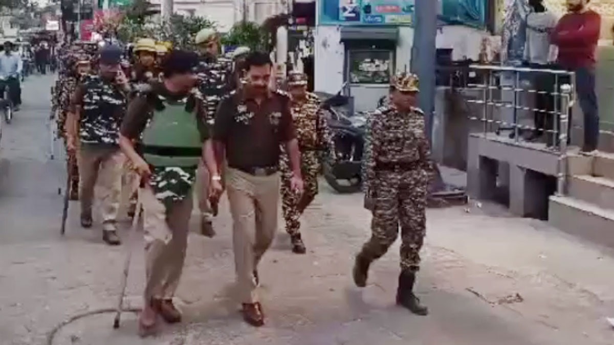 CAA लागू होते ही हाई अलर्ट पर यूपी पुलिस, अफवाह फैलाने वालों पर पैनी नजर – flag marches are being conducted by the police After the implementation of CAA Bijnor uttar pradesh lclar