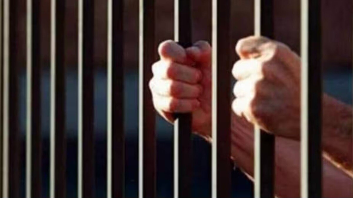 बस हाईजैक कर यात्रियों को बनाया बंधक, पुलिस ने अपहरणकर्ता को किया गिरफ्तार