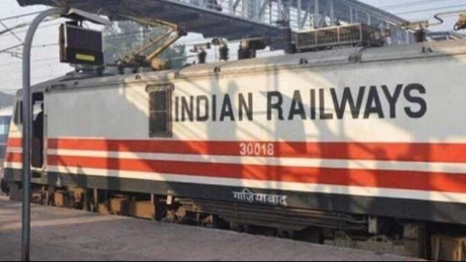 Holi Special Trains: होली पर घर जाना होगा आसान, रेलवे इस रूट पर चला रहा फेस्टिवल स्पेशल ट्रेनें, जानें पूरा शेड्यूल