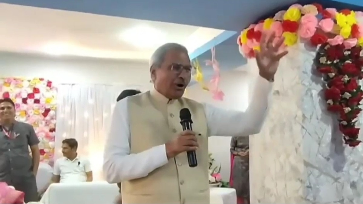 जनार्दन ने पहले एक बार ‘कू’ बोला, तो लोग भौंचक्के रह गए. 