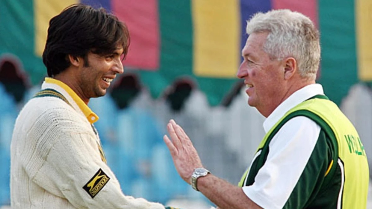 बॉब वूल्मर दाएं ओर