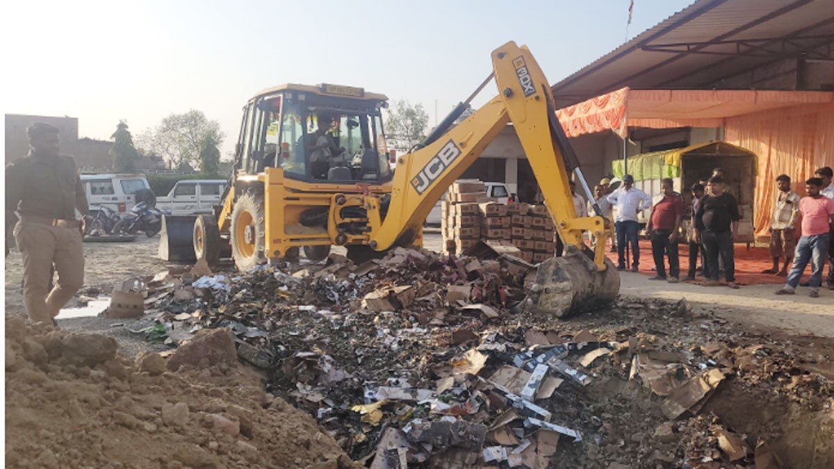 लाखों की अंग्रेजी शराब पर चला प्रशासन का बुलडोजर 