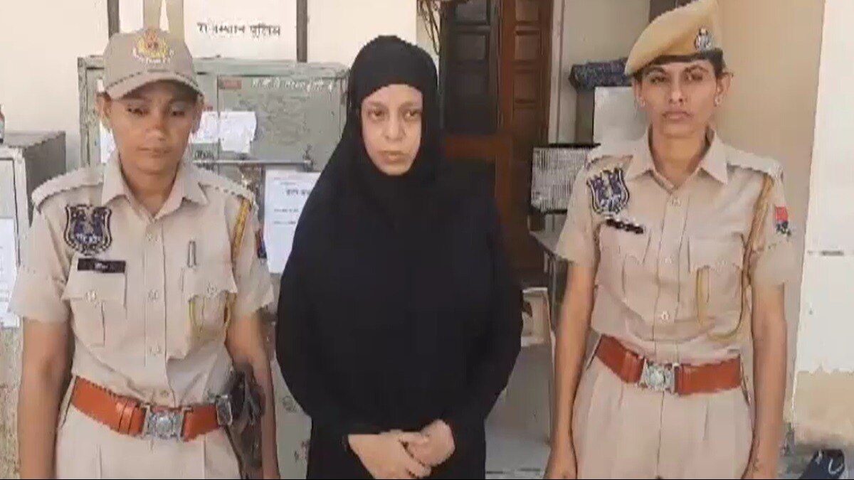 गिरफ्तार आरोपी मां