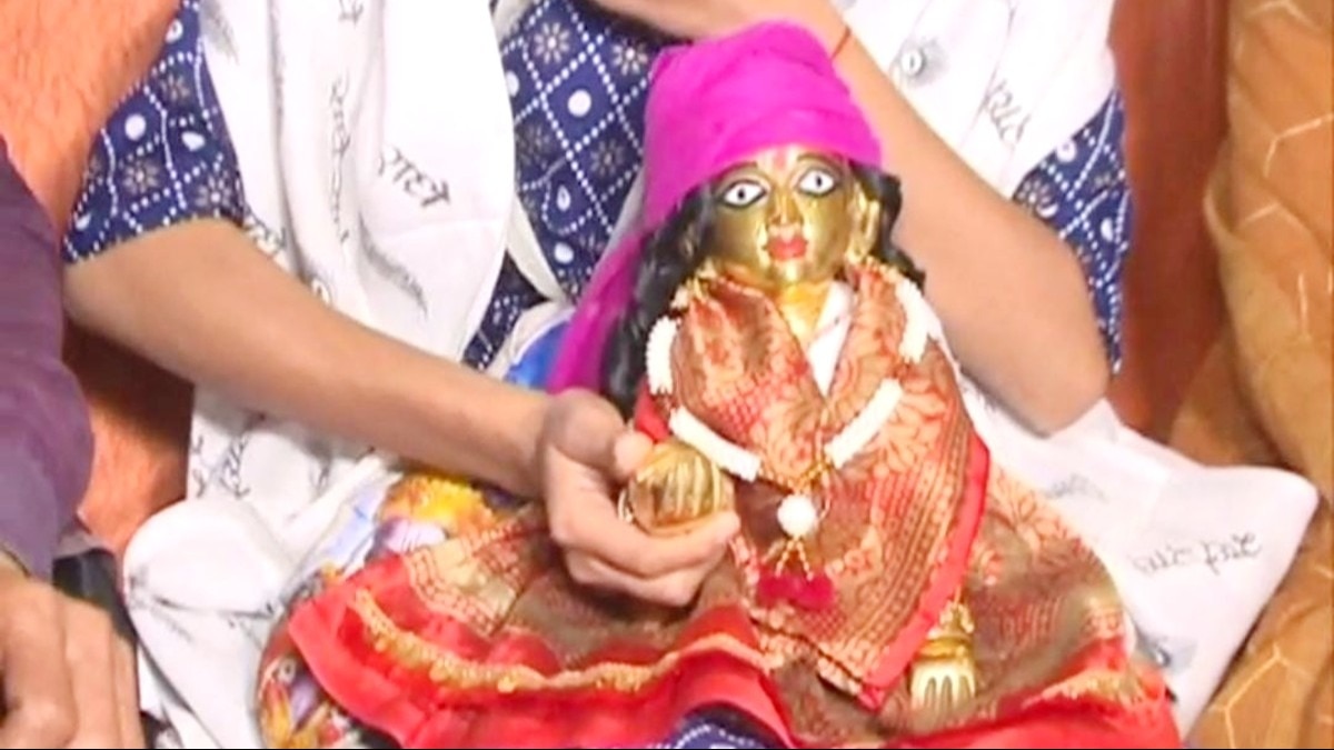 17 अप्रैल को लड्डू गोपाल संग विवाह रचाएगी युवती.