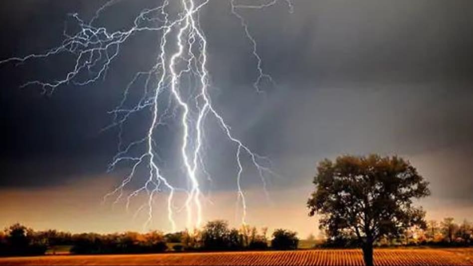 UP Weather Update: उत्तर प्रदेश में मौसम लेगा करवट, इन जिलों में चमक-गरज के साथ चलेगी आंधी, IMD ने दी जानकारी - imd weather update mausam ka haal lucknow uttar pradesh weather