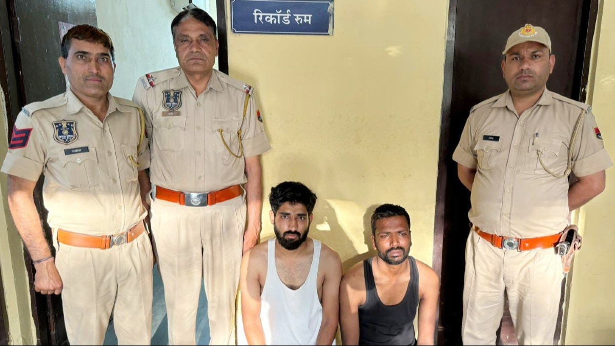 पुलिस गिरफ्त में आरोपी.