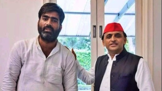 लखनऊ में अखिलेश से मिले अतुल प्रधान (फ़ाइल फोटो) 