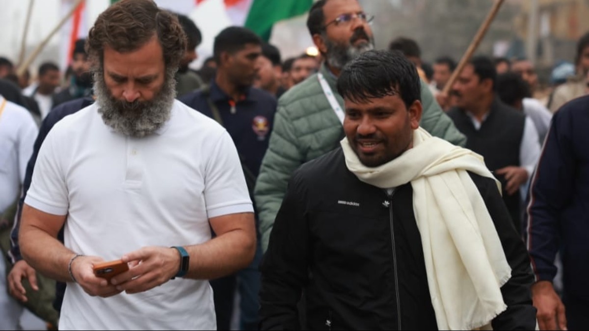 कांग्रेस नेता राहुल गांधी के साथ में मुकेश धनगर