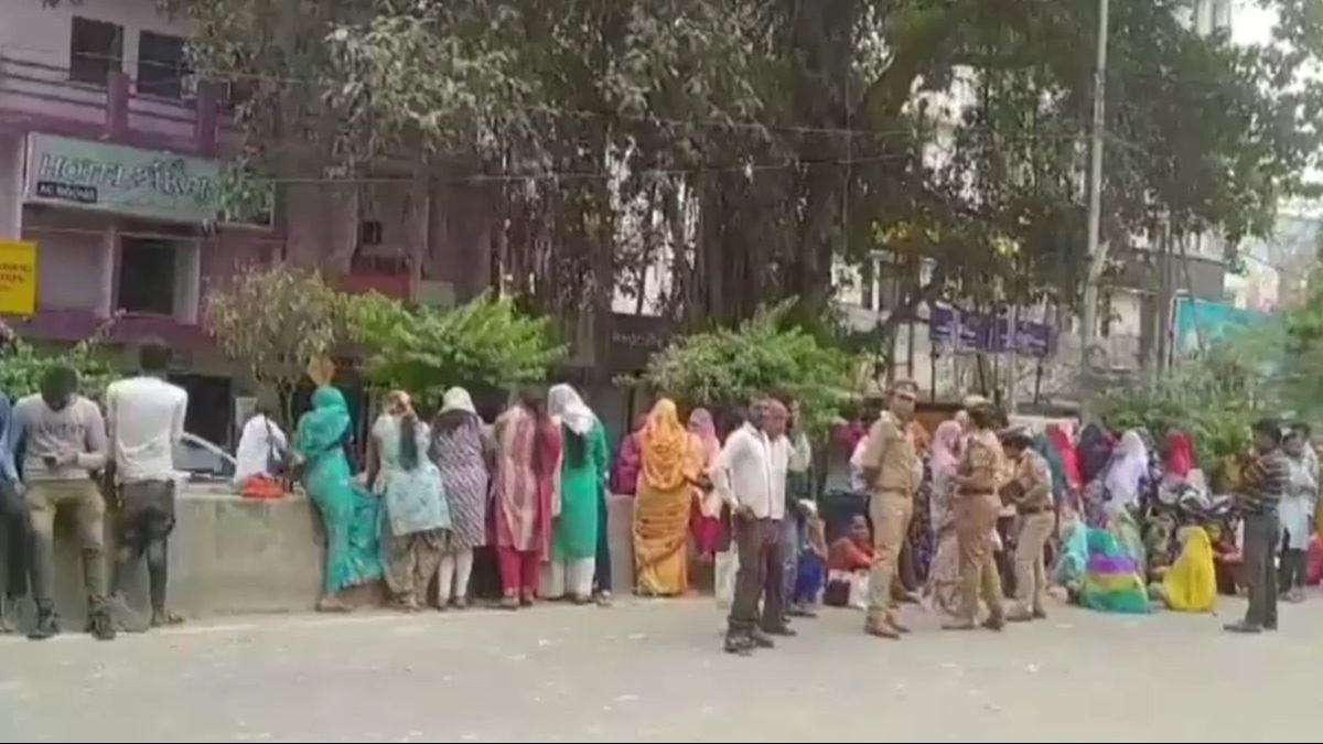 सूचना के बाद जांच करने पहुंची पुलिस.