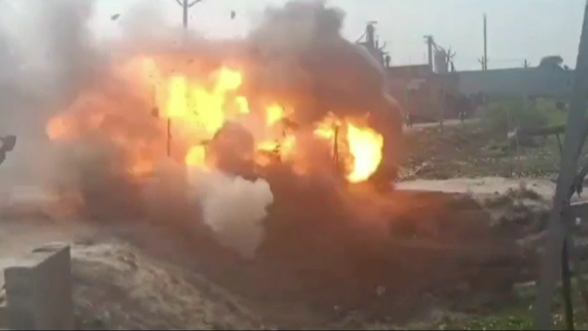 गैस सिलेंडर विस्फोट का रील्स