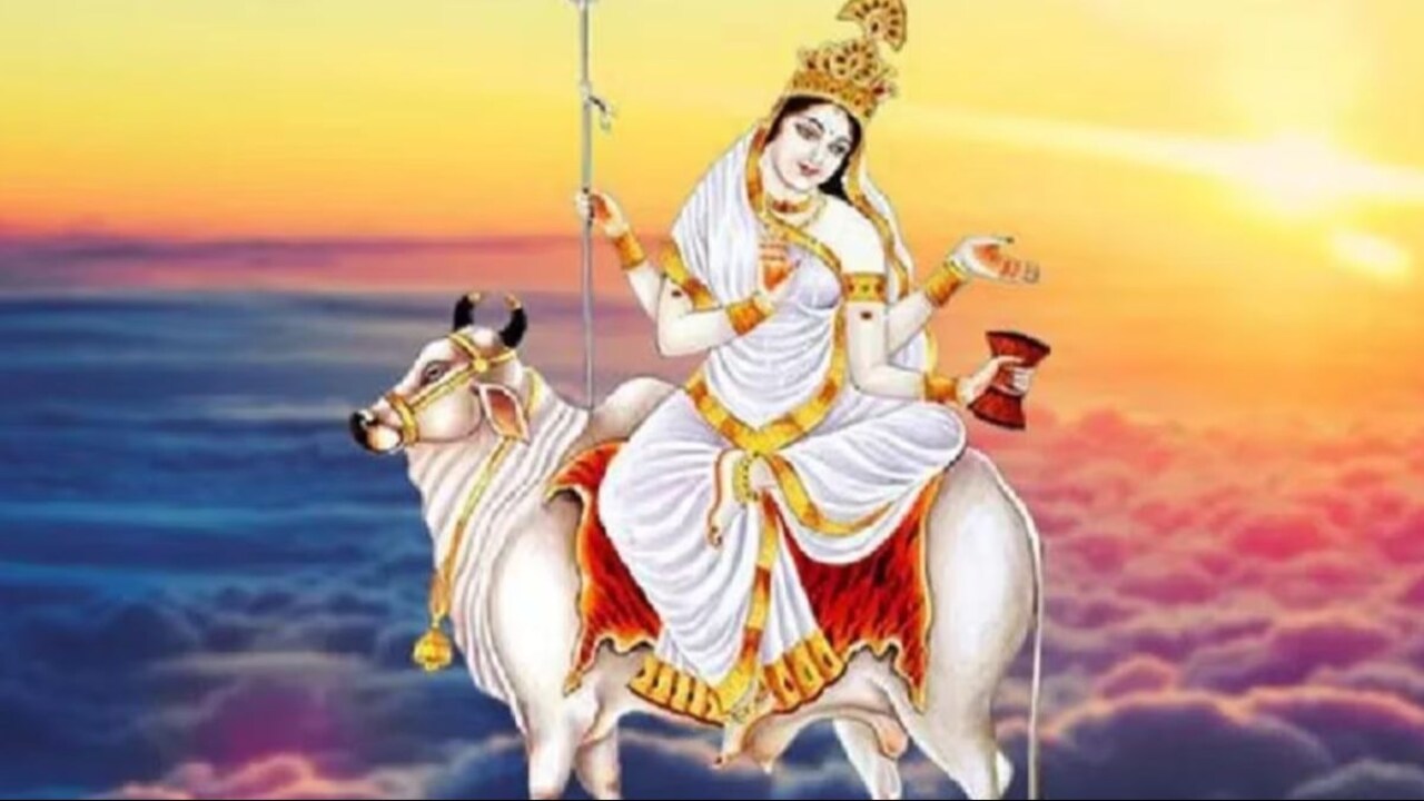 चैत्र नवरात्रि का आज पहला दिन, जानिए घटस्थापना या कलश स्थापना का मुहूर्त क्या है? 2 Chaitra Navratri 2024: चैत्र नवरात्रि के पहले दिन करें माता शैलपुत्री की उपासना, जानें पूजन विधि - chaitra navratri 2024 mata shailputri pujan vidhi and significance tlifdg - AajTak