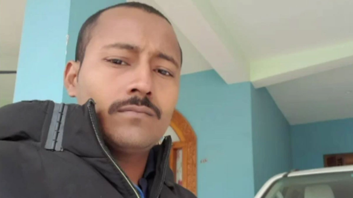 पेड़ से लटका मिला युवक का शव 